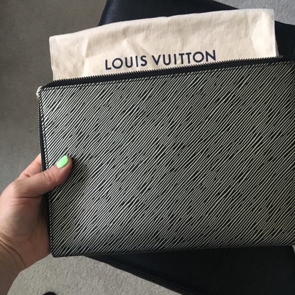 Pochette Essential V clutch - Picture 3 of 4